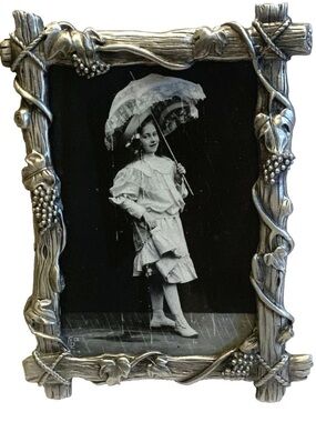Semo 1989 Vintage Grapevine Border Art Nouveau Metal Silver Tone Photo Frame.